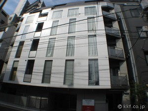 �O��