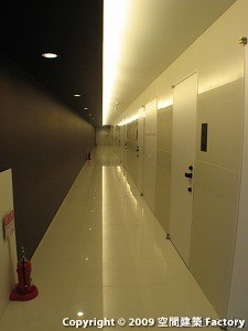 �L��