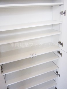 下足入れ
