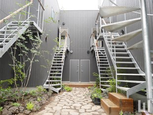 2階住戸玄関