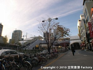 この通りの並びは、ラーメン屋さん多し