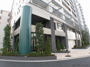 エントランスへ…