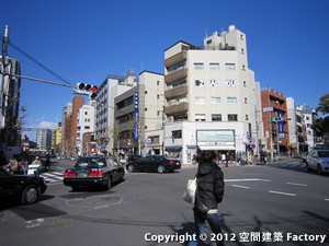 広尾駅前