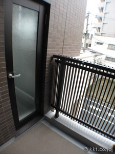oRj[