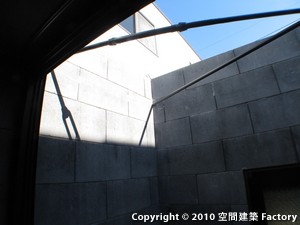 小田急線 千歳船橋駅 デザイナーズマンション 壁