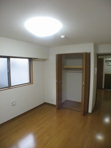�p����