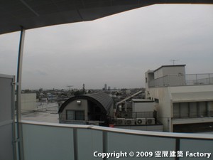炵