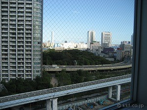 浜離宮の緑も見えます