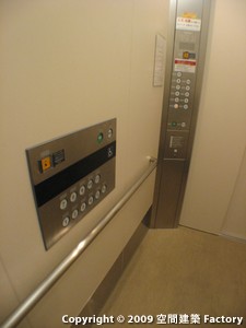 エレベーター内