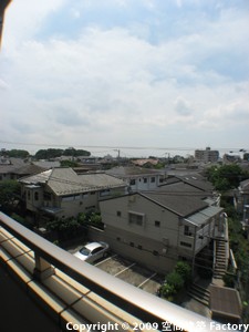 �O��