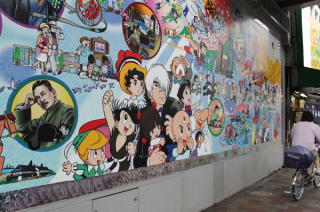 高田馬場駅前の「手塚治虫壁画」