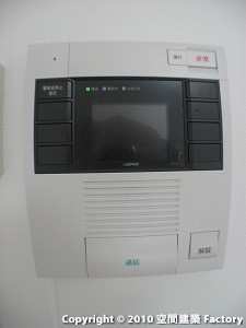 �J���[TV���j�^�[�t�C���^�[�z��